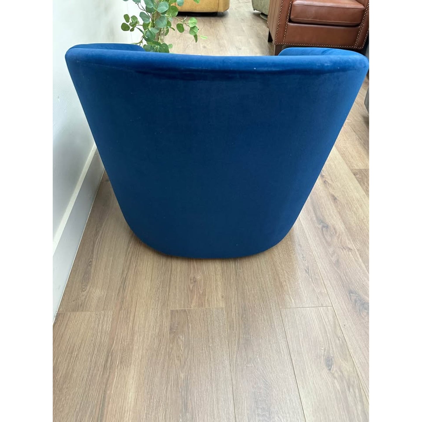 Amarante Swivel Chair-NAVY Velvet Metal Gold Base