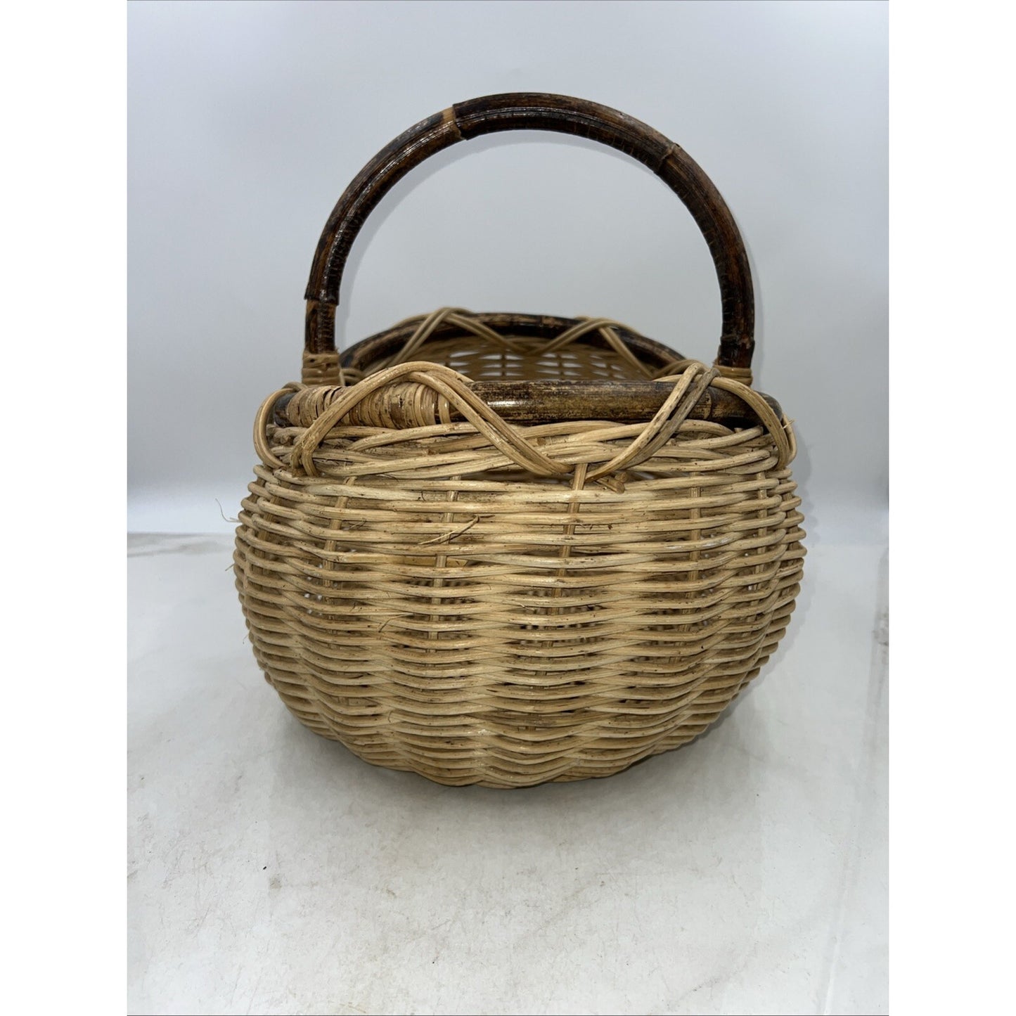 PRIMITIVE Vintage WOVEN Rattan Oak Splint EGG GATHERING BASKET Handle