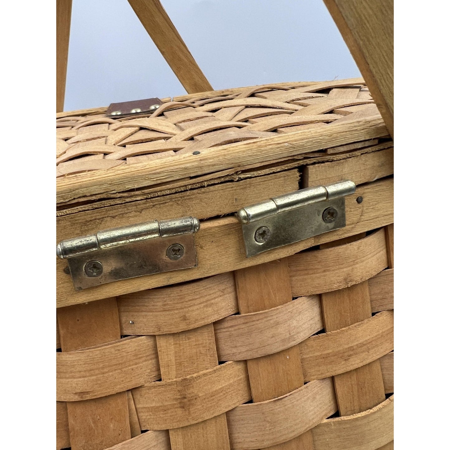 Woven Wood Splint Picnic Basket Tote Hinged Lid Lined Leather Strap Handles