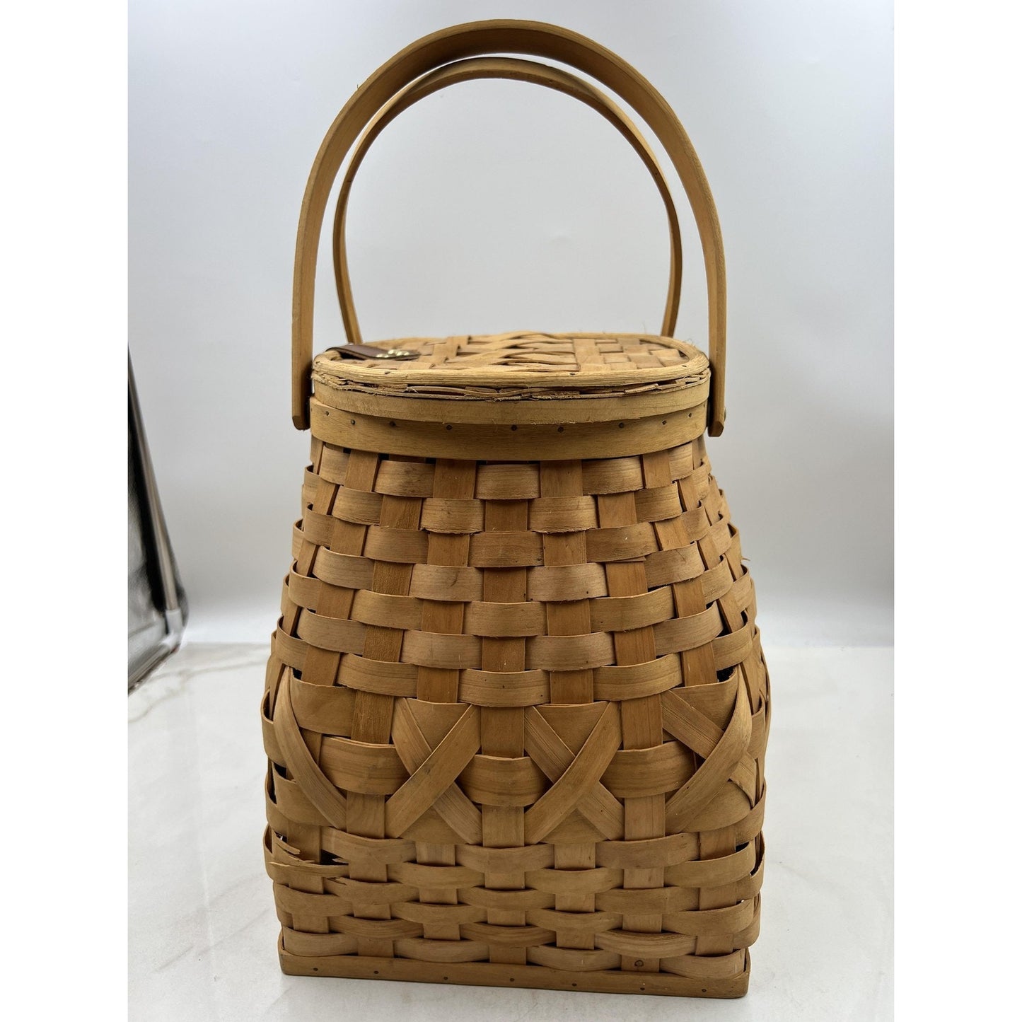 Woven Wood Splint Picnic Basket Tote Hinged Lid Lined Leather Strap Handles