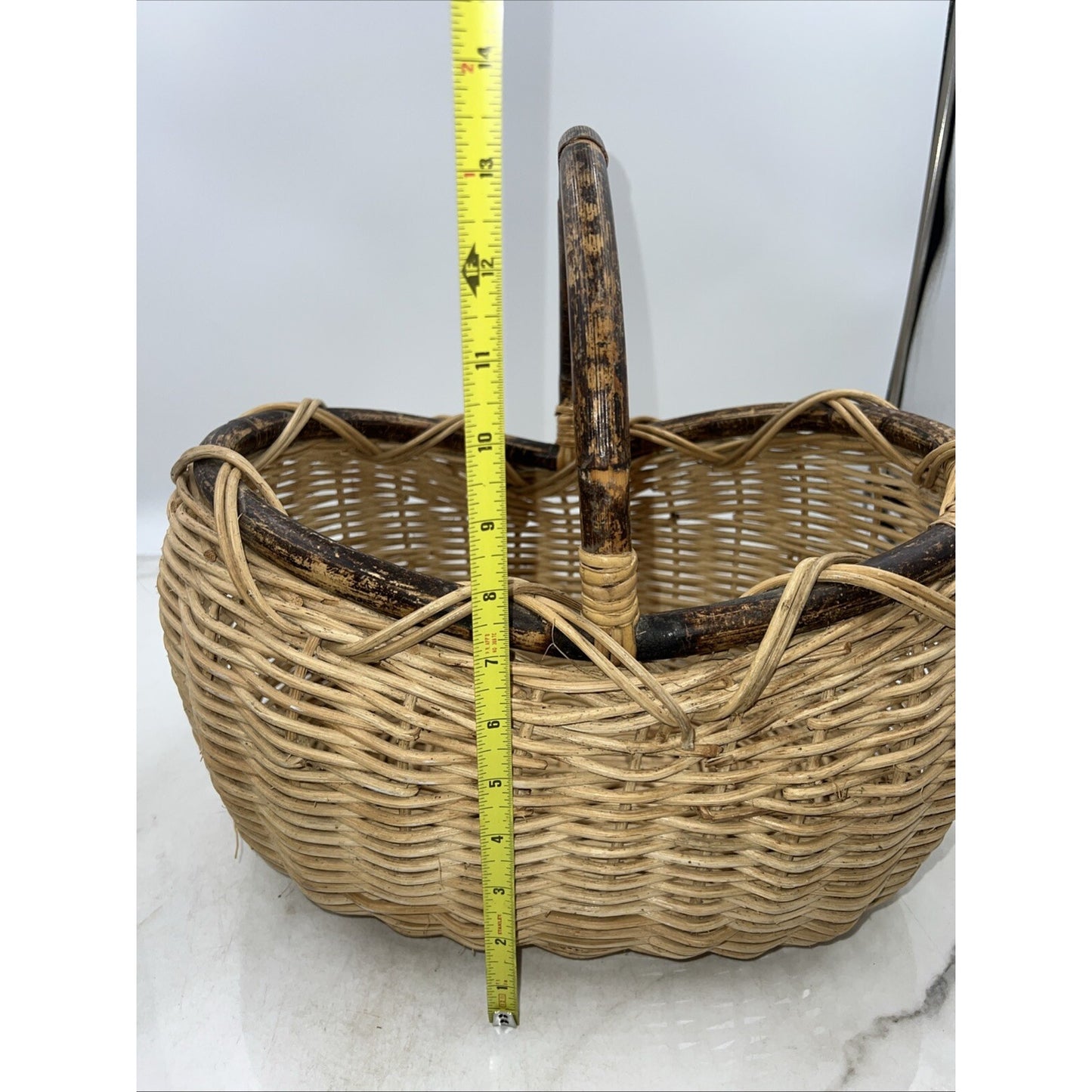 PRIMITIVE Vintage WOVEN Rattan Oak Splint EGG GATHERING BASKET Handle