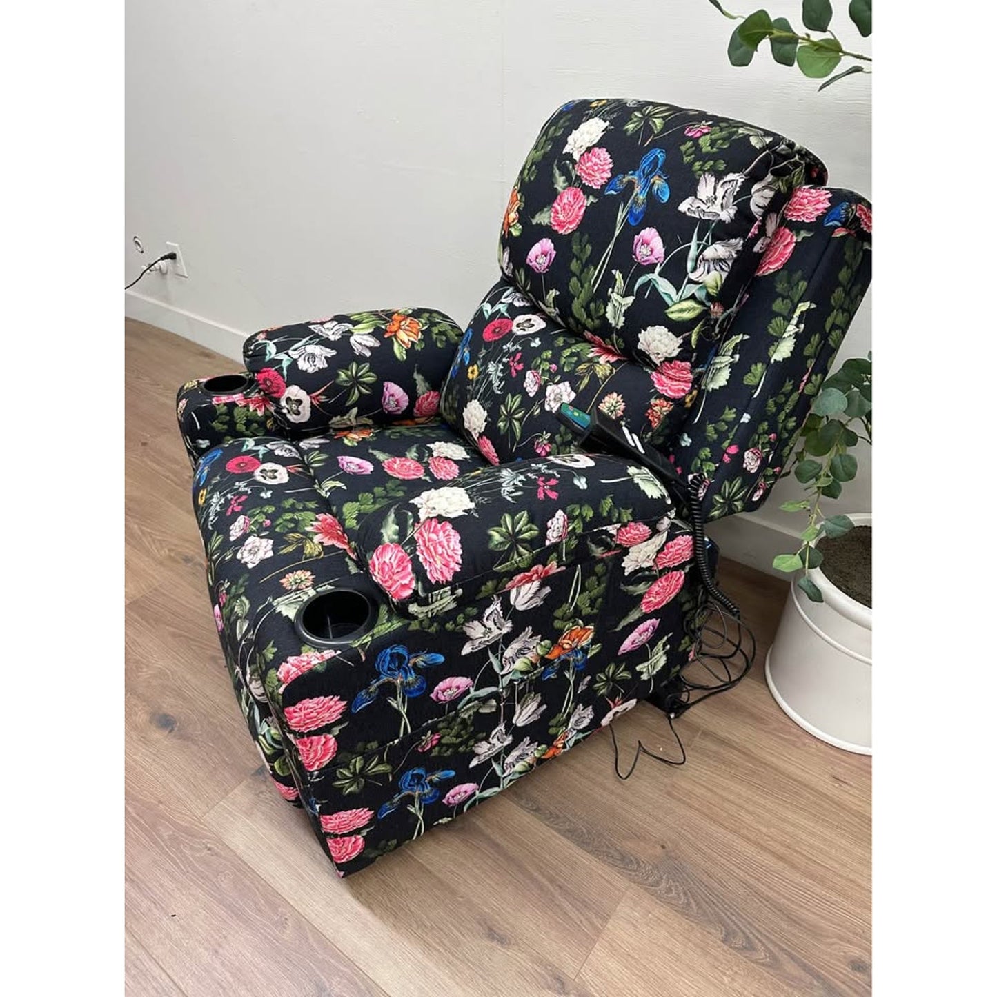 Joachim Dual Motor Lift Assist Recliner with Massage and Heat-BLACK Floral NEW Karat Home