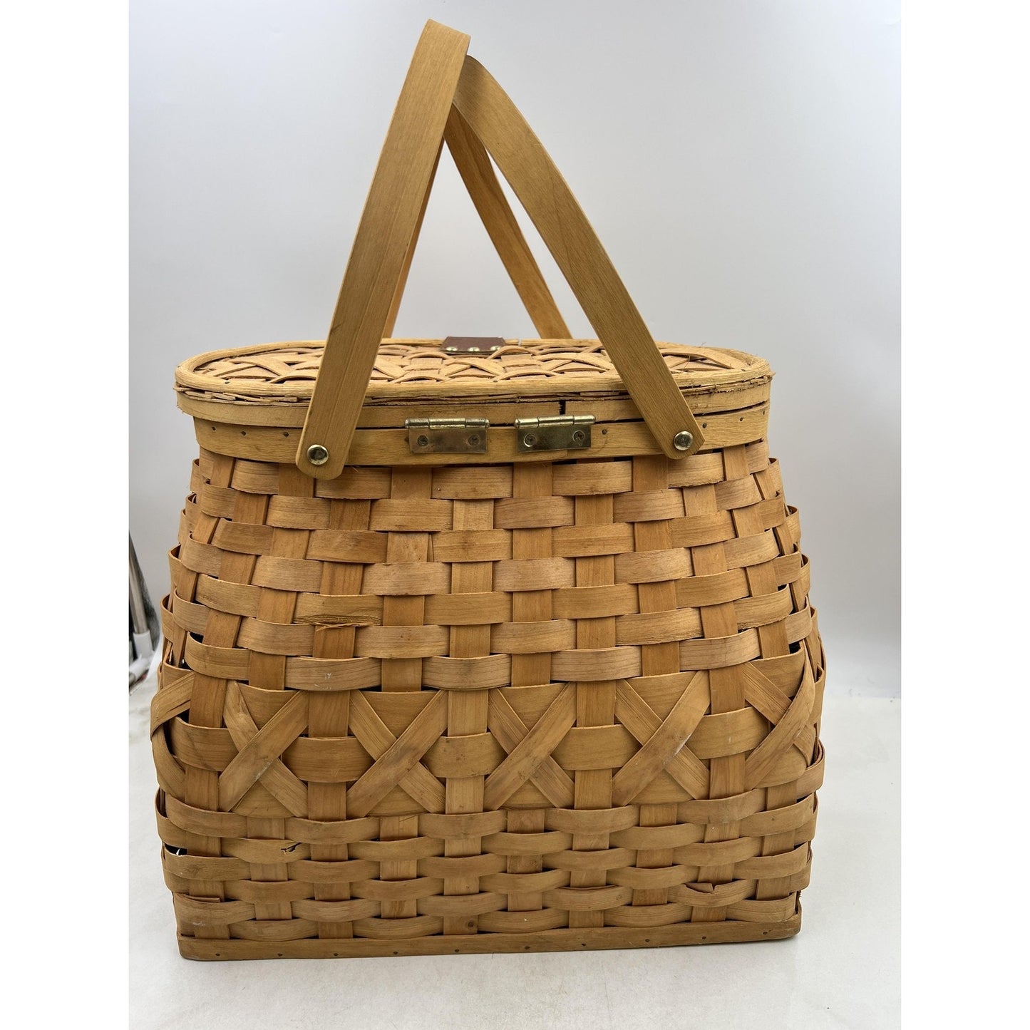 Woven Wood Splint Picnic Basket Tote Hinged Lid Lined Leather Strap Handles
