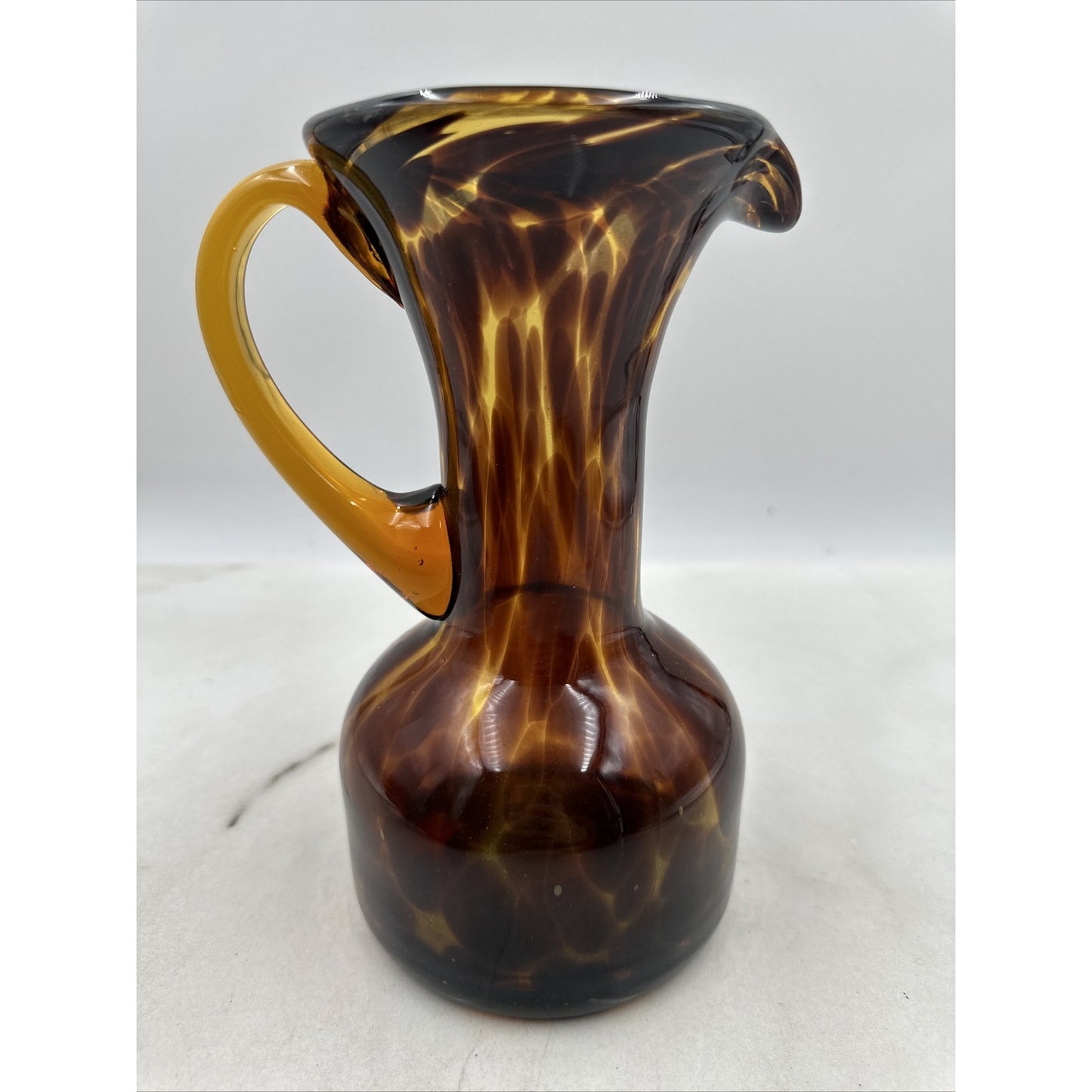 VTG Art Glass Pitcher Tortoise Amber Brown Swirl Water Applied Handle 9"