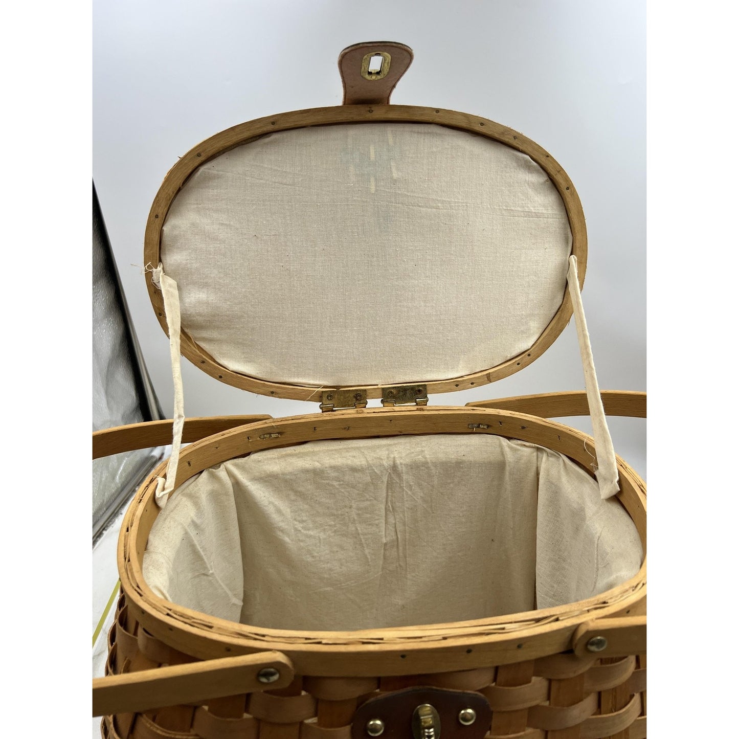 Woven Wood Splint Picnic Basket Tote Hinged Lid Lined Leather Strap Handles