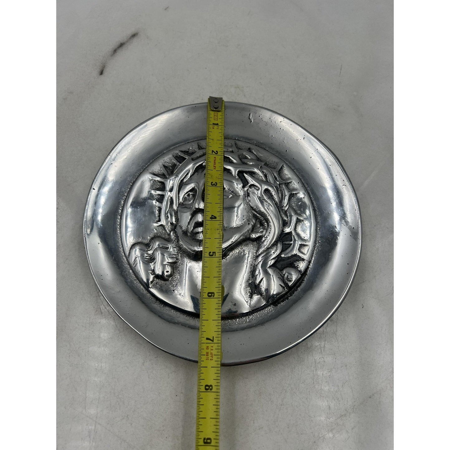 Jesus Christ Crown of Thorns Round Metal Relief Wall Plaque Silver Tone Hanging