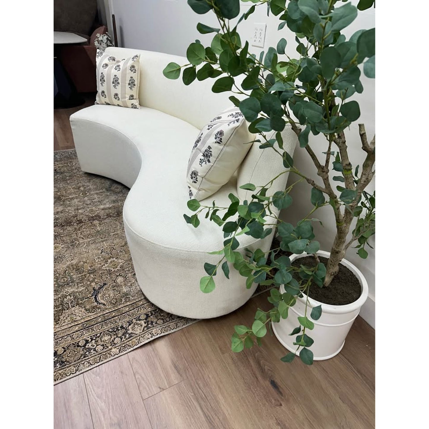 Four Hands Sanda Dining Banquette Kerbey Ivory Dining Banquette Curved Off White Fabric