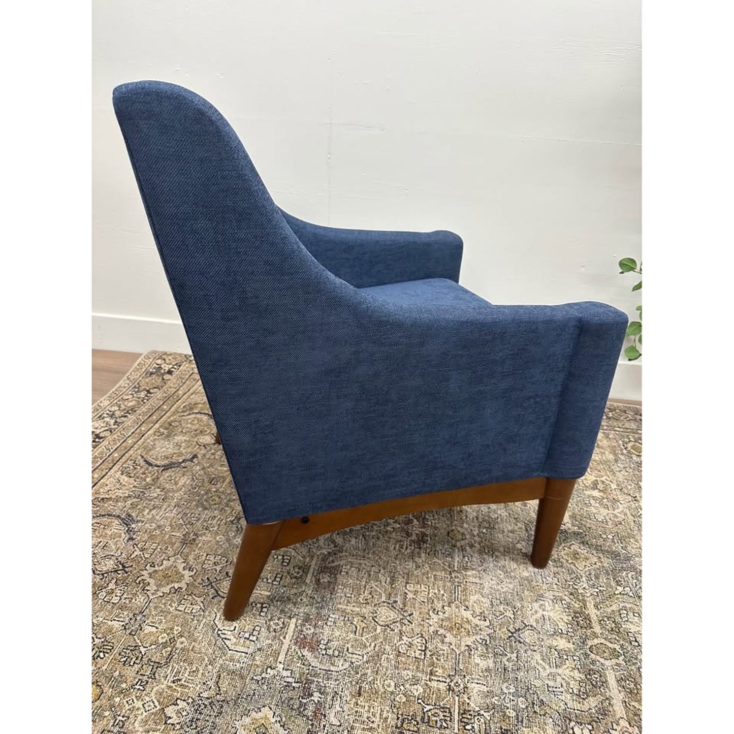 Benait Armchair-NAVY Fabric Upholstered Wood MCM Style Base