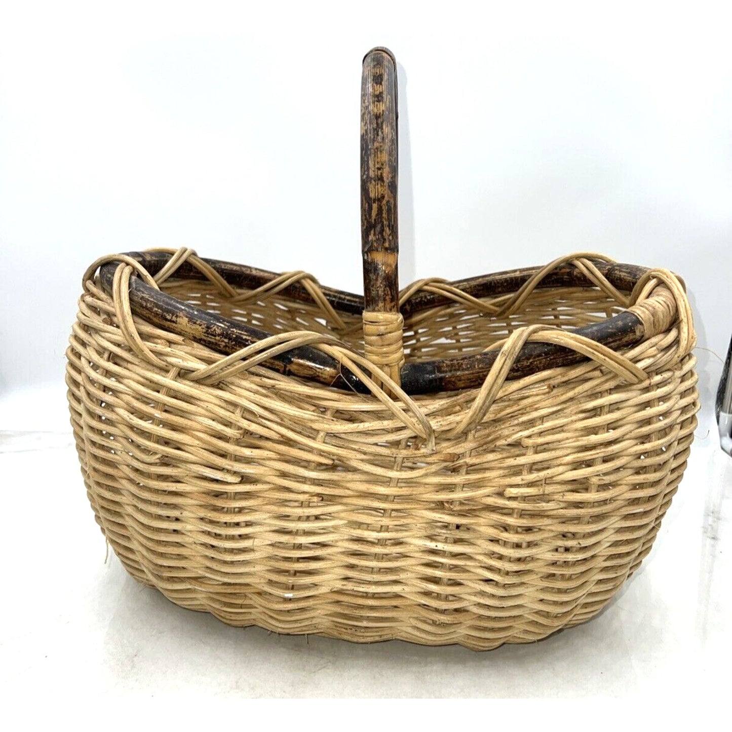 PRIMITIVE Vintage WOVEN Rattan Oak Splint EGG GATHERING BASKET Handle