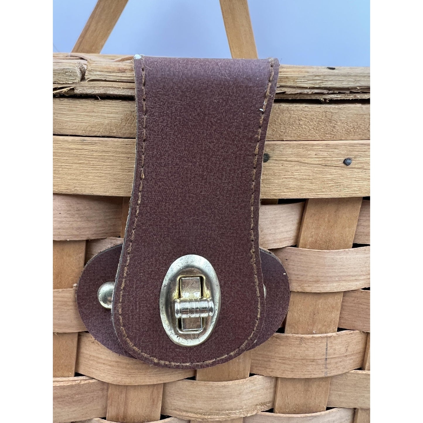Woven Wood Splint Picnic Basket Tote Hinged Lid Lined Leather Strap Handles