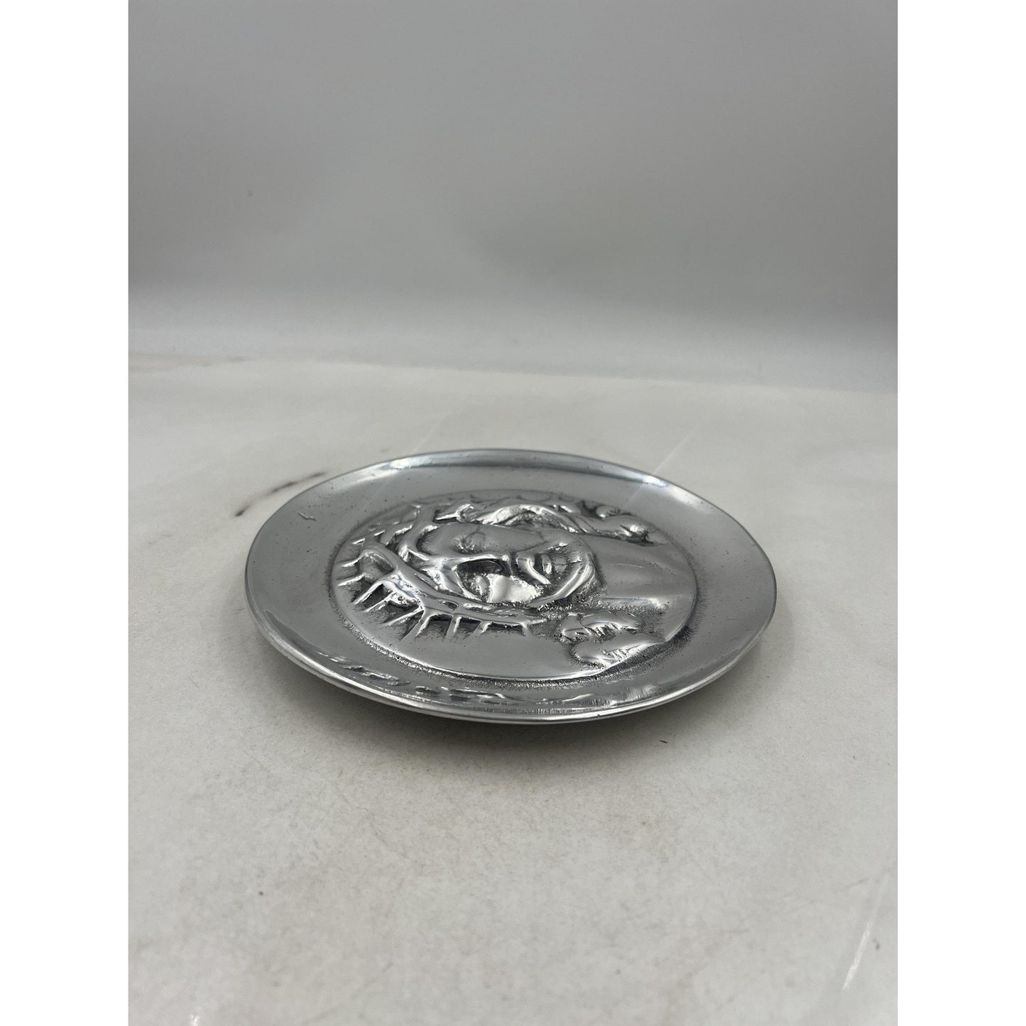 Jesus Christ Crown of Thorns Round Metal Relief Wall Plaque Silver Tone Hanging