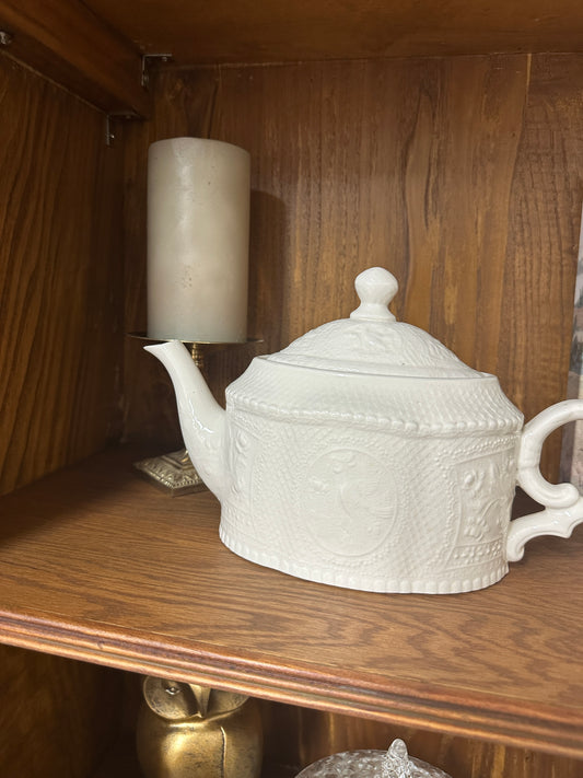 White teapot