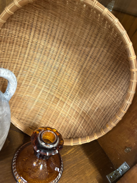 Vtg wicker bowl basket