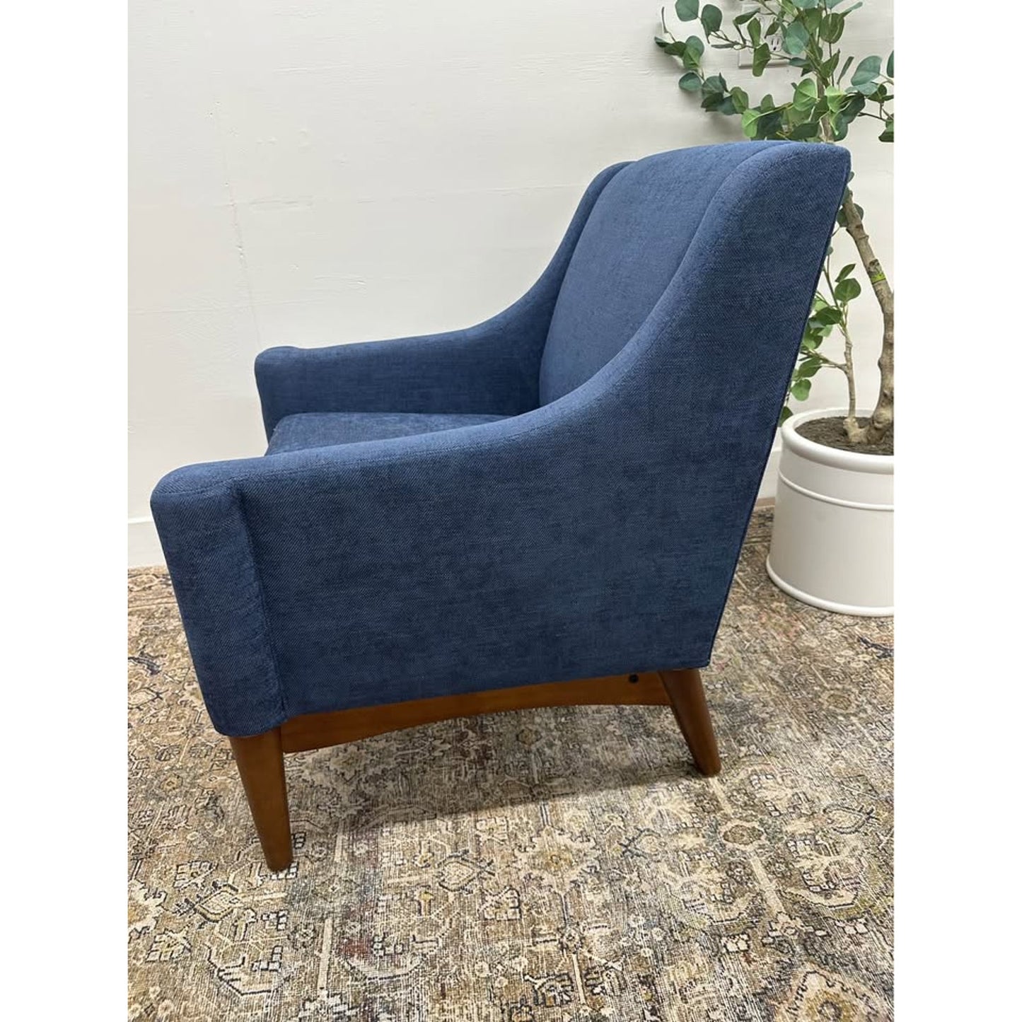 Benait Armchair-NAVY Fabric Upholstered Wood MCM Style Base