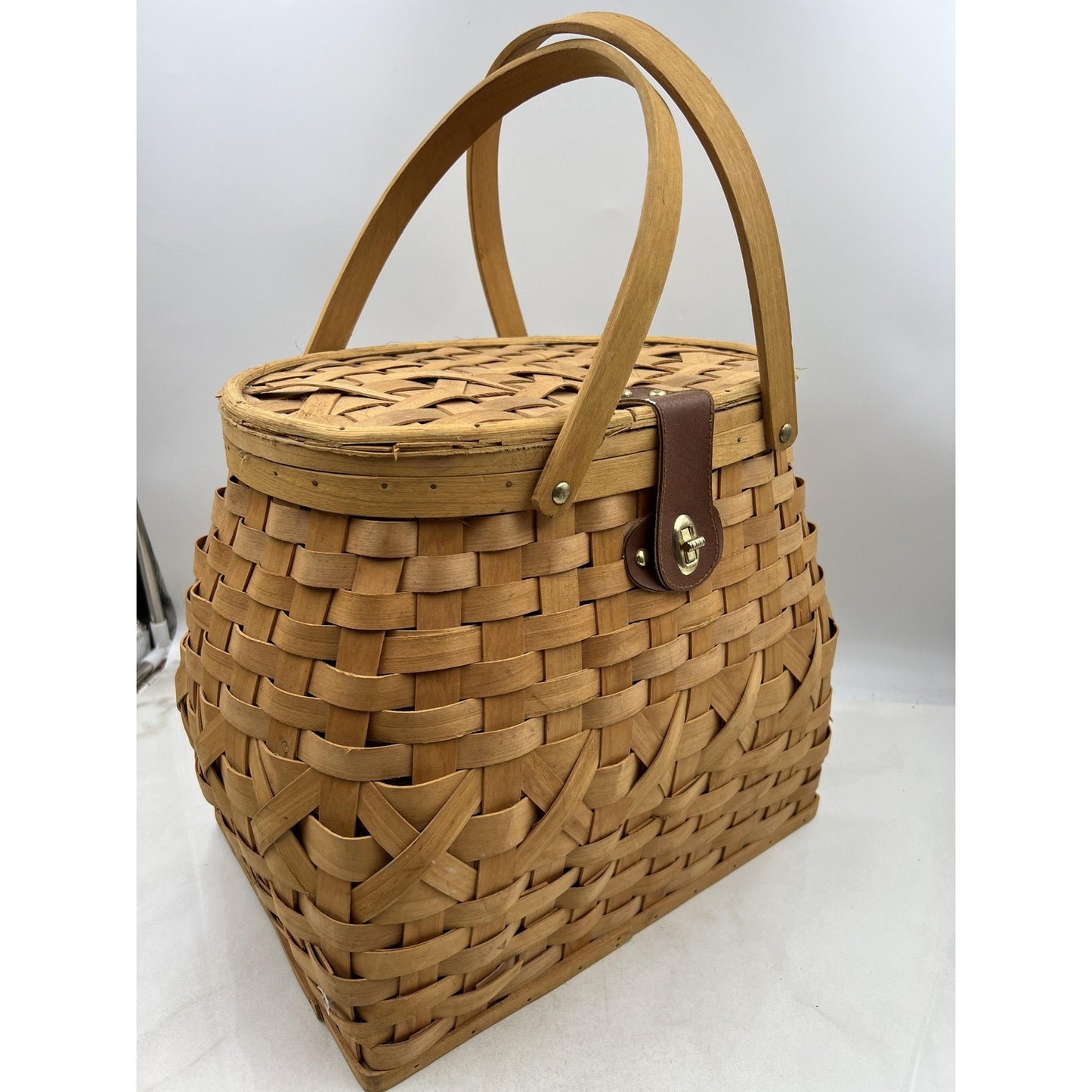 Woven Wood Splint Picnic Basket Tote Hinged Lid Lined Leather Strap Handles