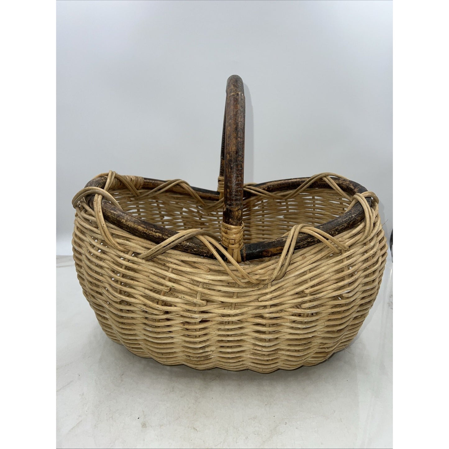 PRIMITIVE Vintage WOVEN Rattan Oak Splint EGG GATHERING BASKET Handle