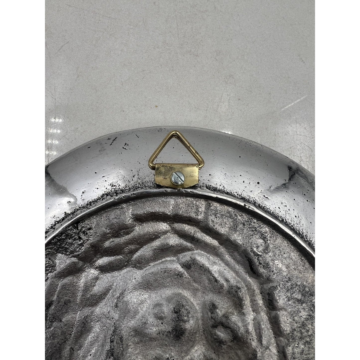 Jesus Christ Crown of Thorns Round Metal Relief Wall Plaque Silver Tone Hanging
