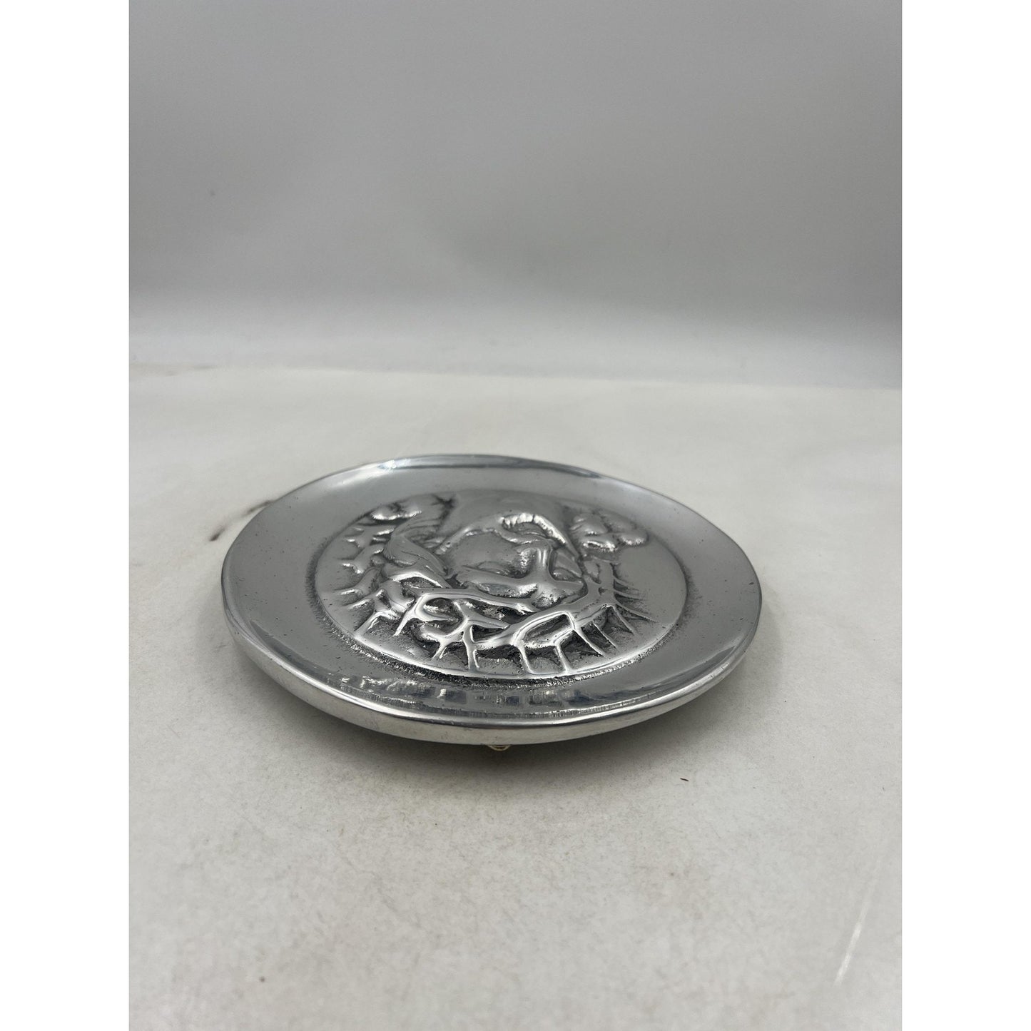 Jesus Christ Crown of Thorns Round Metal Relief Wall Plaque Silver Tone Hanging