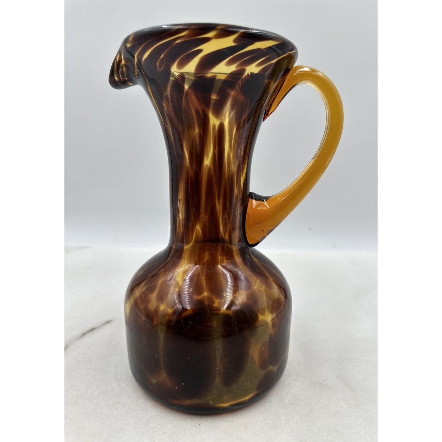 VTG Art Glass Pitcher Tortoise Amber Brown Swirl Water Applied Handle 9"