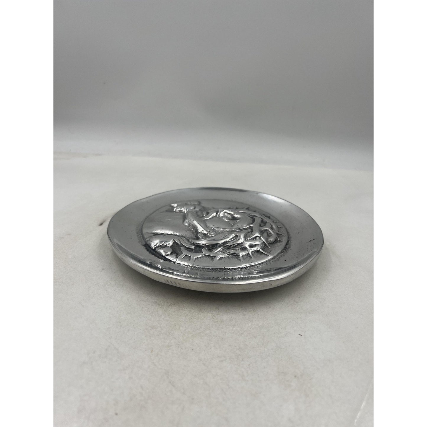 Jesus Christ Crown of Thorns Round Metal Relief Wall Plaque Silver Tone Hanging